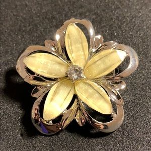 Pretty flower pin